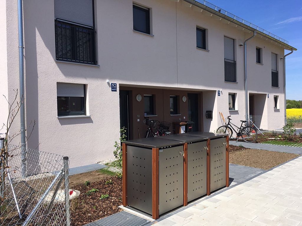 3er Mülltonnenbox Edelstahl 120 Liter - mit Bangkirai Holzpfosten