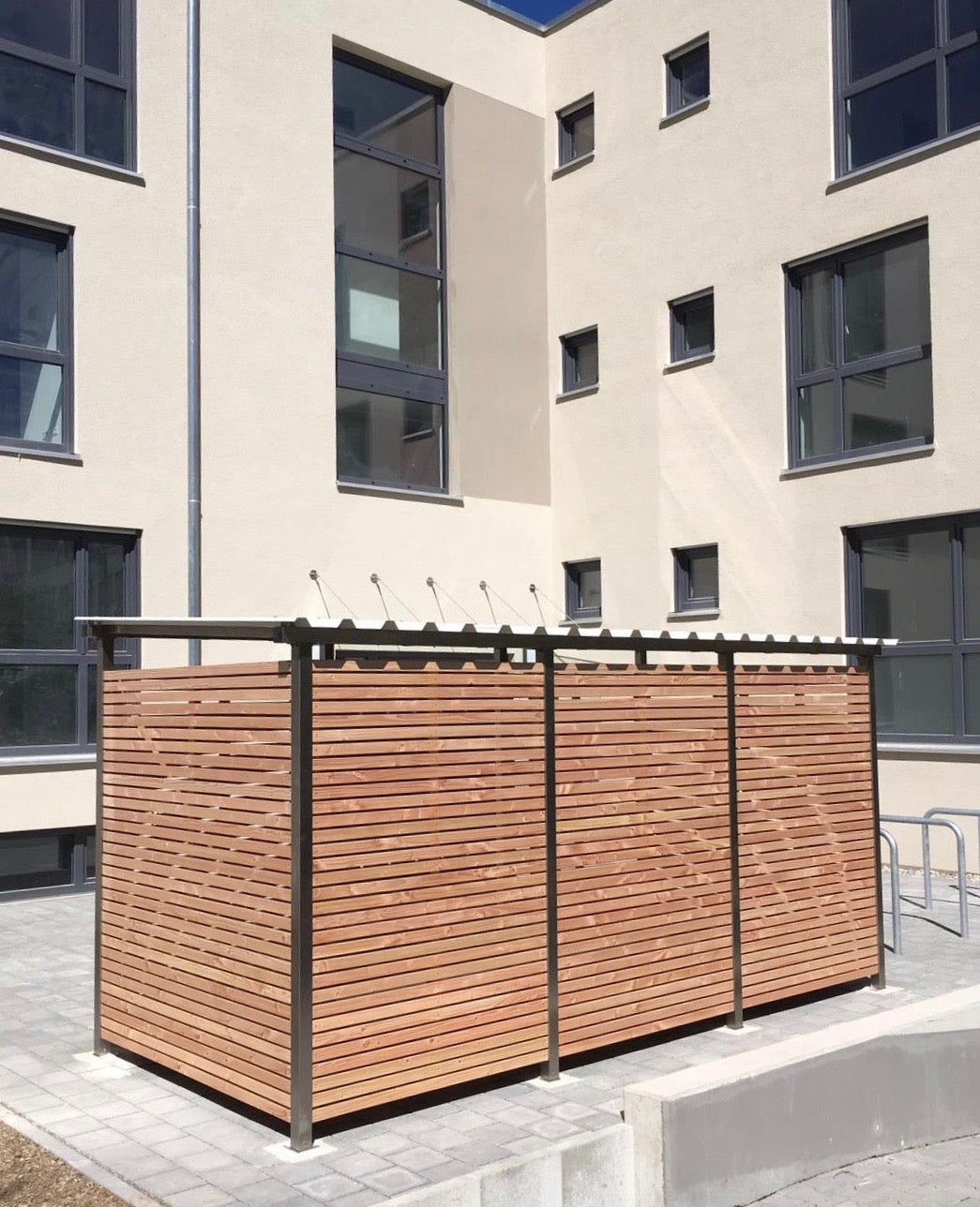 Mülltonnenhaus Größe 2 mit Lärchen / Douglasien Holz verkleidet