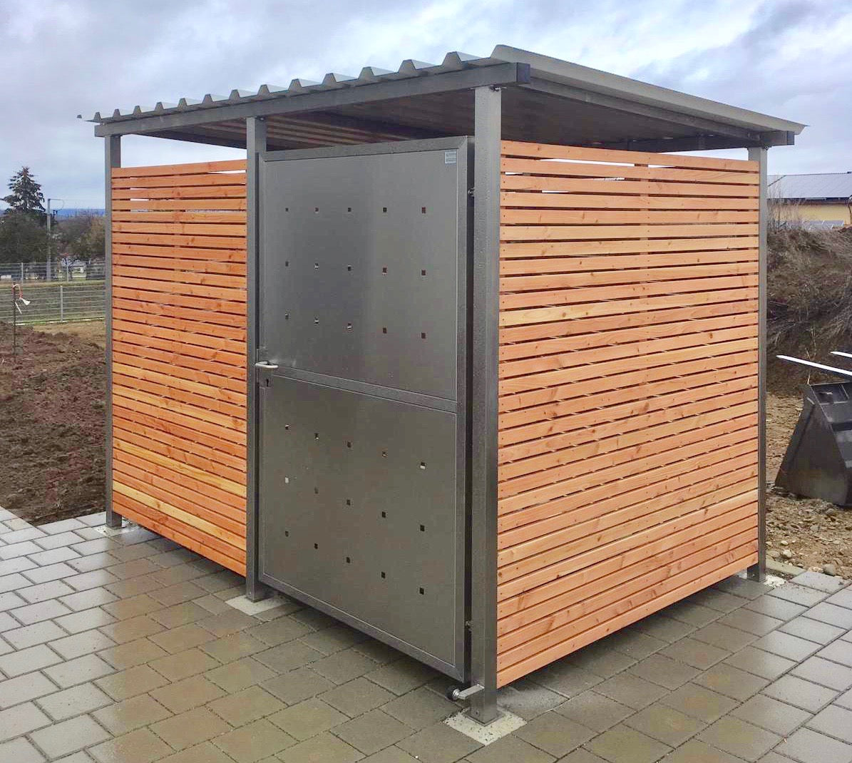 Mülltonnenhaus Größe 1 mit Lärchen / Douglasien Holz verkleidet