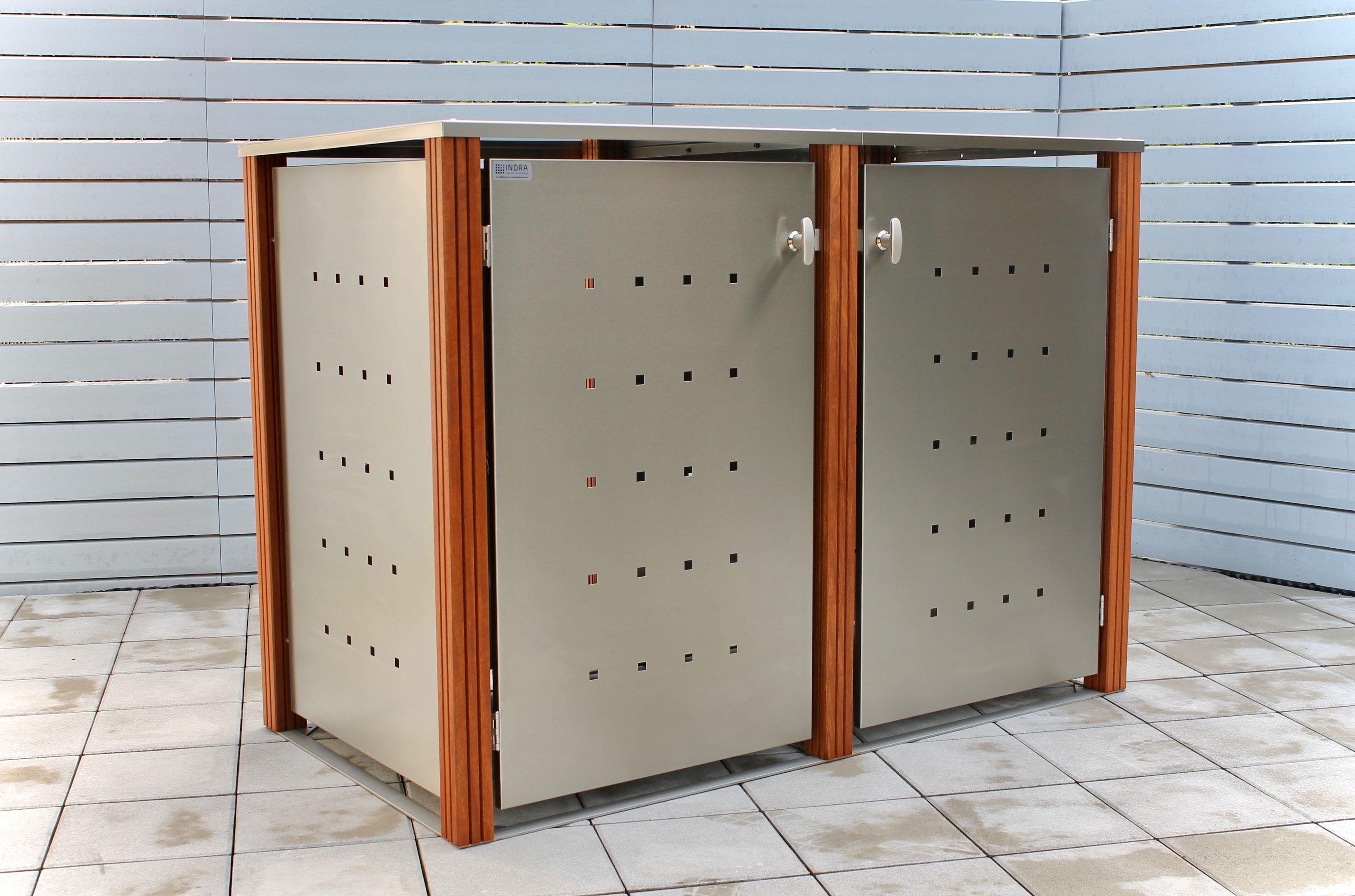 2er Mülltonnenbox Edelstahl 240 Liter - mit Bangkirai Holzpfosten