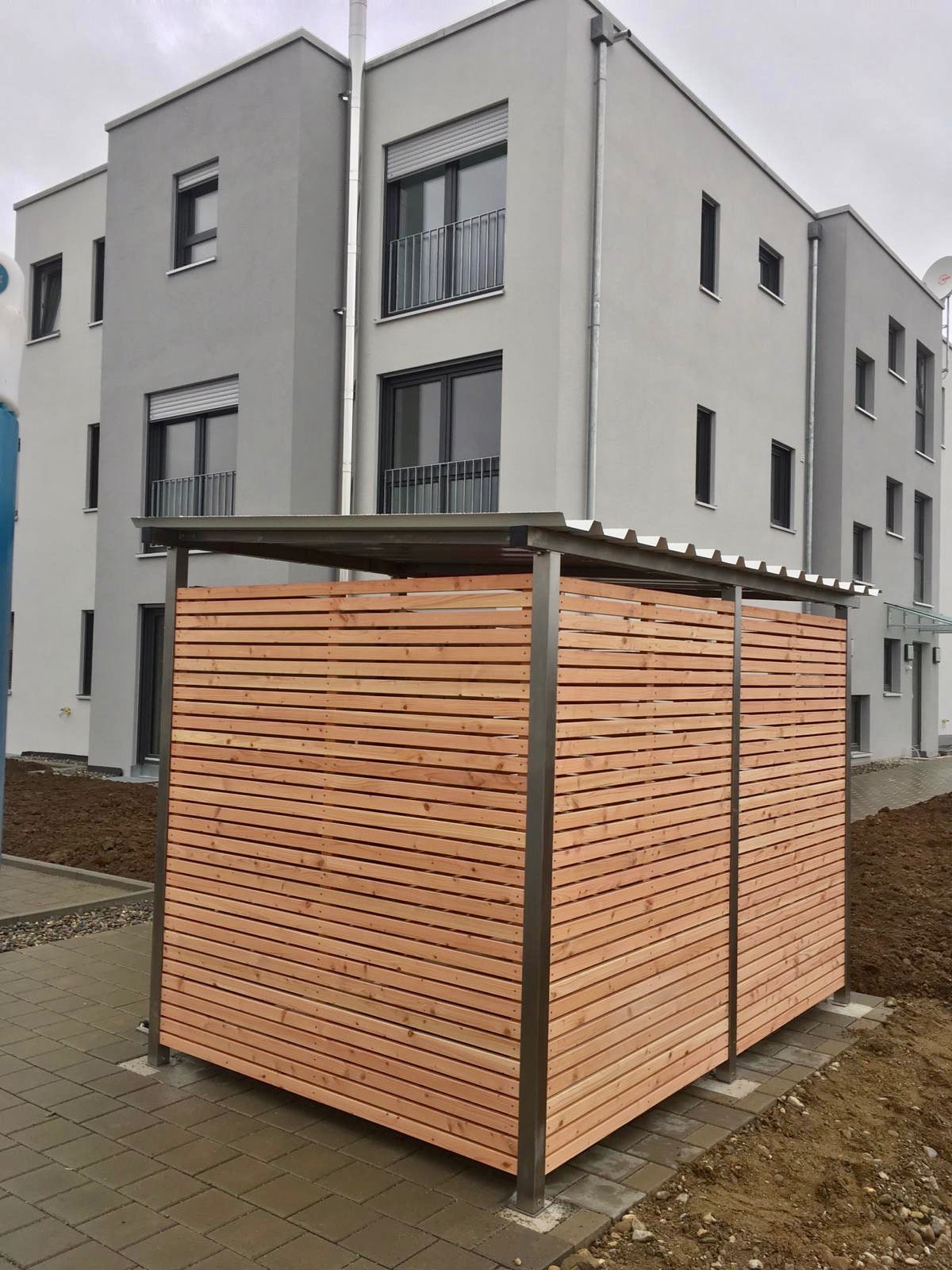 Mülltonnenhaus Größe 1 mit Lärchen / Douglasien Holz verkleidet
