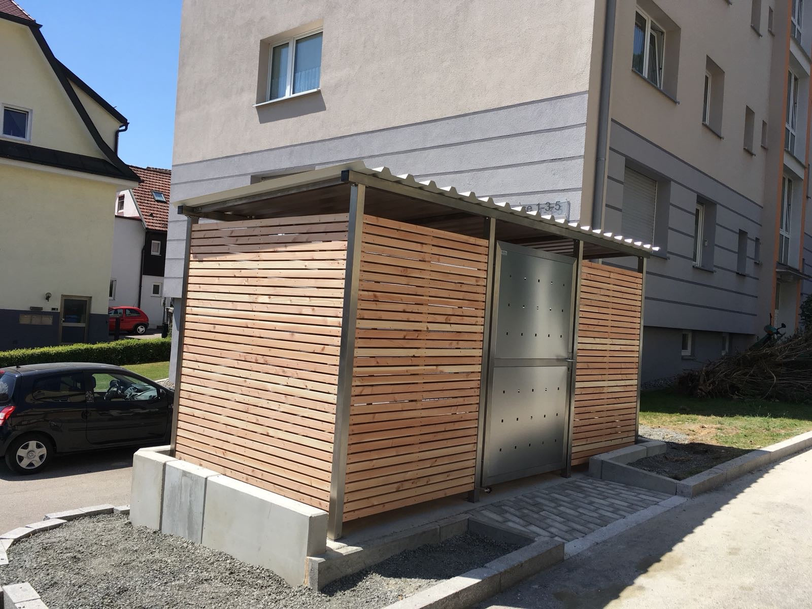 Mülltonnenhaus Größe 3 mit Lärchen / Douglasien Holz verkleidet