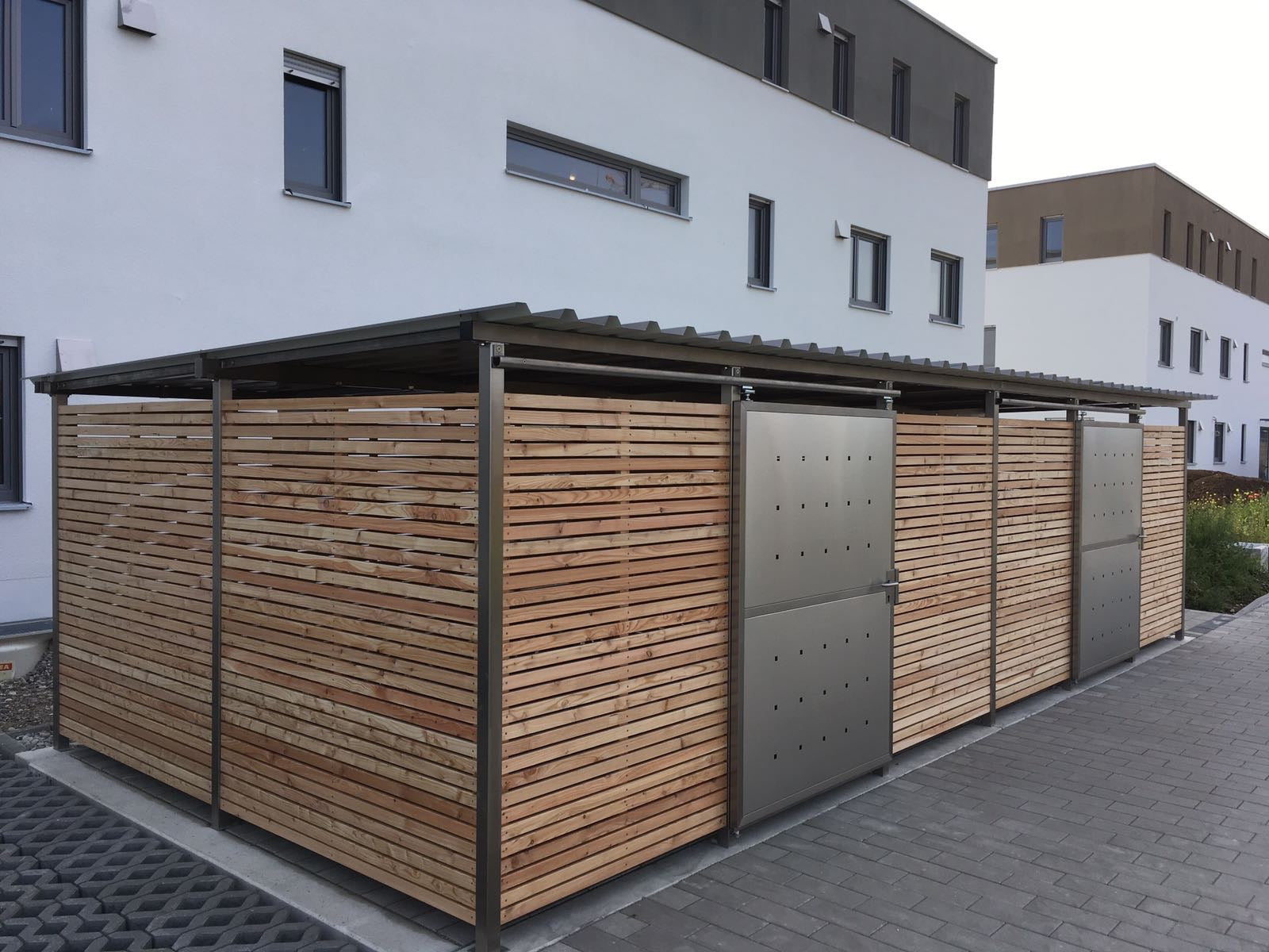 Mülltonnenhaus Größe 5 mit Lärchen / Douglasien Holz verkleidet